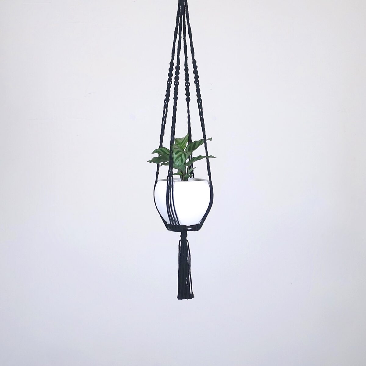 suspension en macramé noir