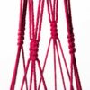 suspension en macramé rouge