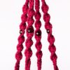 suspension en macramé rouge