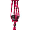 suspension en macramé rouge